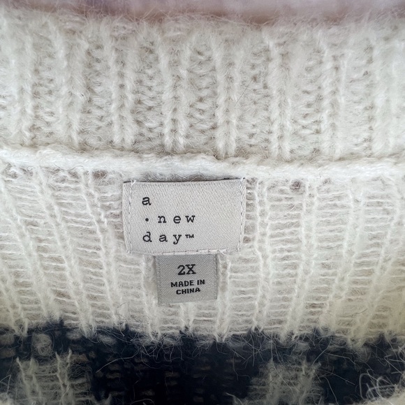 A New Day Fuzzy geometric sweater - Picture 4 of 6